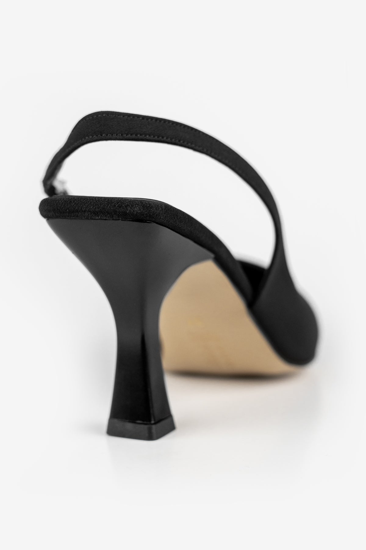 BONO 809 — Siyah Stiletto